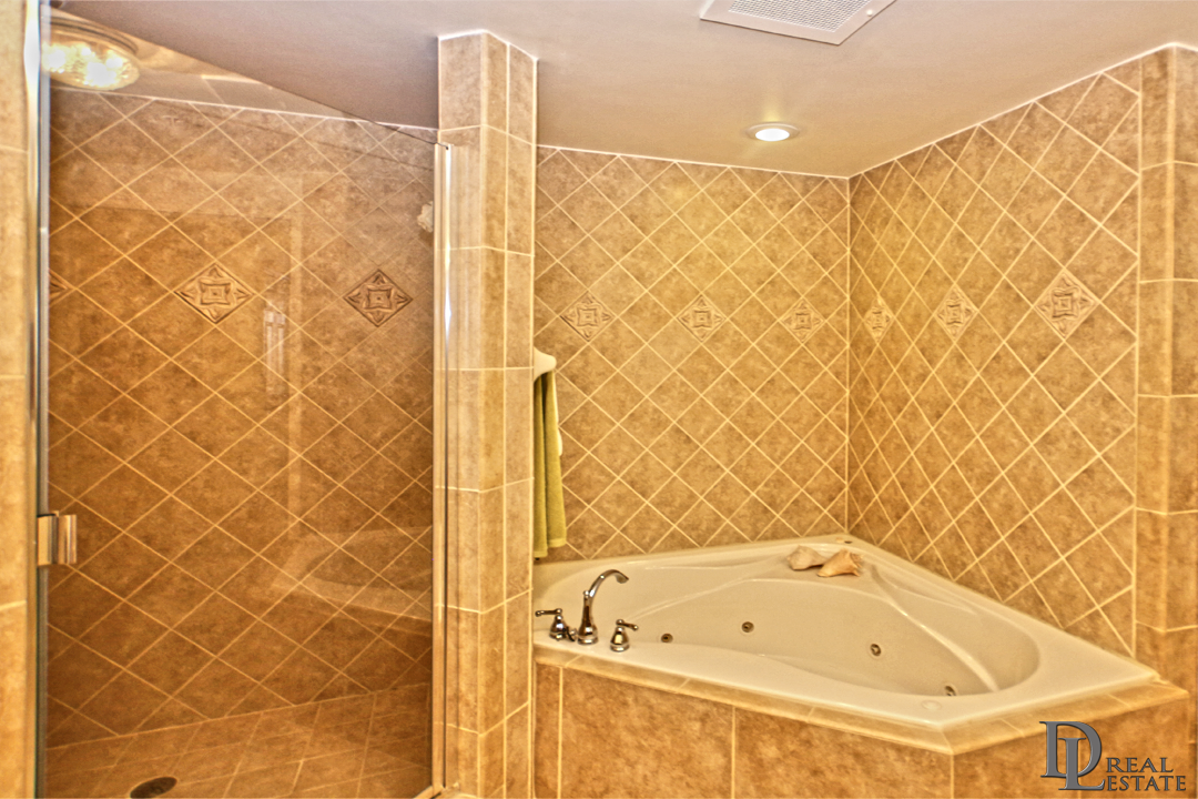 Island Crowne 1104 - Daytona Beach - FL Oceanfront Condo - Jetted Tub Master Bathroom